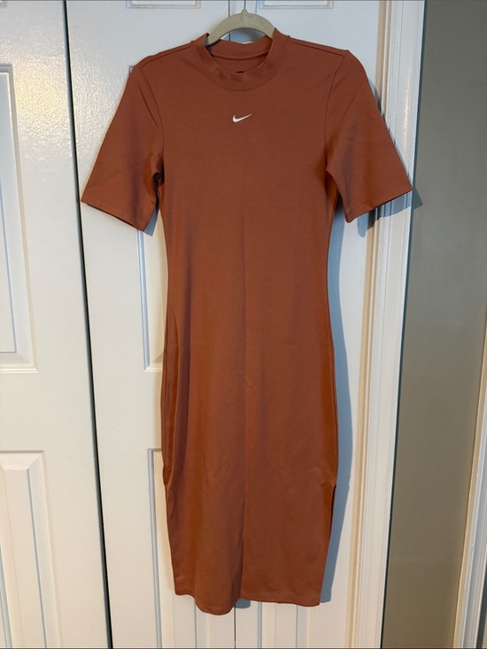 Nike Dresses & Skirts - Nike Women’s Rust-Orange Short-Sleeve Midi Dress